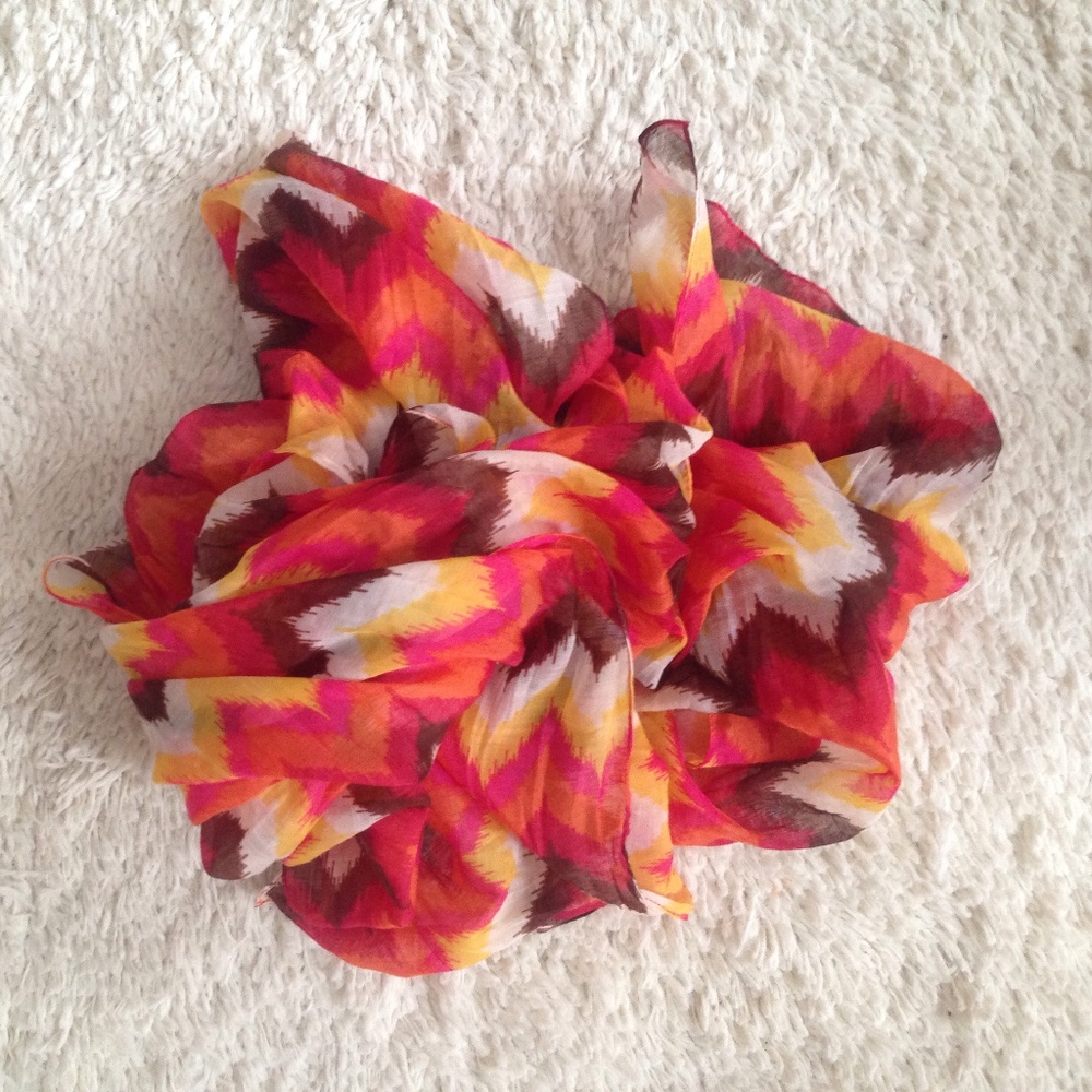Y2K H M Orange multi color zig zag scarf